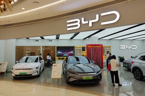 Sz Shenzhen Baoan Longhua Blvd Coco City Shopping Mall Car Show May 2023 Px3 02 Byd