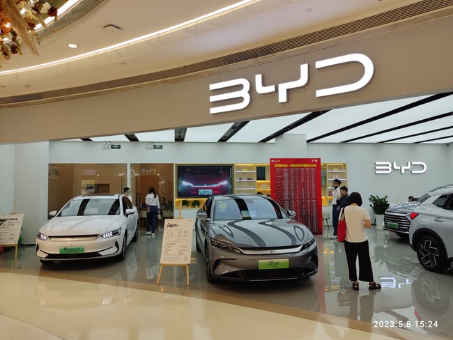 Sz Shenzhen Baoan Longhua Blvd Coco City Shopping Mall Car Show May 2023 Px3 02 Byd