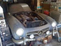 Encuentran un Mercedes 300 SL entre una montaña de viejos ordenadores