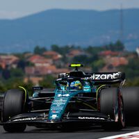 Aston Martin ya reconoce que tiene un problema: Fernando Alonso casi acaba doblado y fuera de los puntos en Hungría 