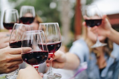El consumo de alcohol incrementa el riesgo de sufrir cáncer, aun cuando sólo ingerimos una copa al día