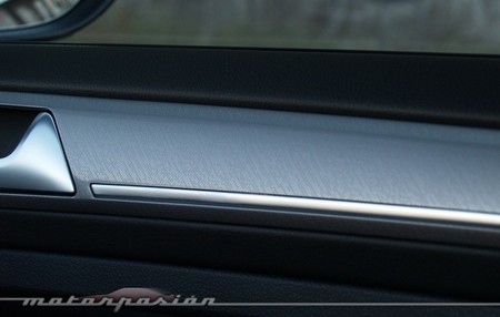 Volkswagen e-Golf detalle decoración interior