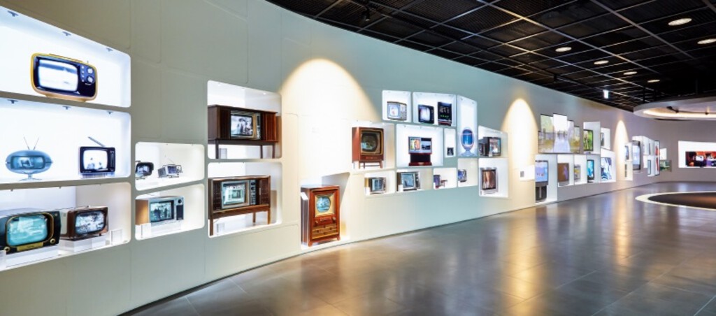 Arqueología del salón: un paseo por el Samsung Innovation Museum para entender por qué tu casa es como es 