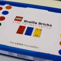 Lego presenta "ladrillos de Braille" para que los niños con discapacidad visual puedan aprender de forma divertida