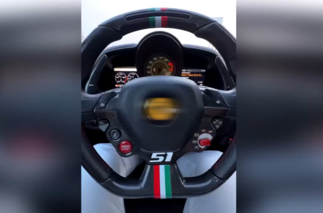Se graba con un Ferrari a 217 km/h y lo sube a TikTok