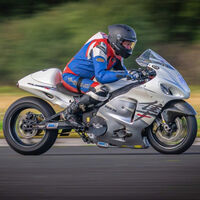 Un piloto parapléjico llega a 322 km/h con una Suzuki Hayabusa. Llevaba 11 años intentándolo