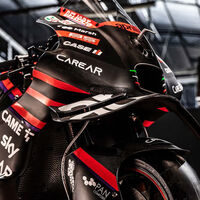 ¡Mamma mía! Las nuevas Aprilia RSV4 y Tuono V4, cazadas y al descubierto. Y se parecen todavía más a la MotoGP