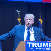 Así amenaza Trump a los fabricantes de coches por fabricar en México