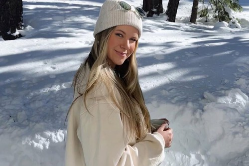 Foto da tiktoker e atriz na neve. Créditos: Instagram/ @meghanreinertsen