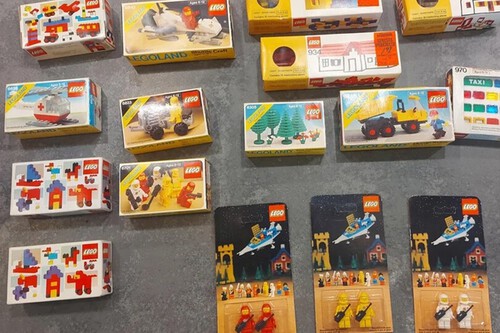 Sets antigos de Lego são encontrados anos depois / Imagem: Reddit
