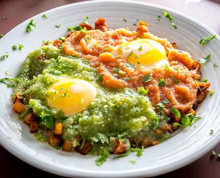 Huevos Divorciados. Receta de desayuno mexicano