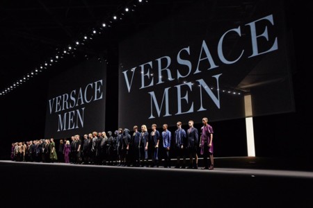 Versace convierte a sus guerreros en hombres urbanitas en la semana de la moda de Milán