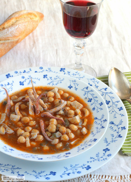 Garbanzos con calamares en 20 minutos. Receta fácil y rápida