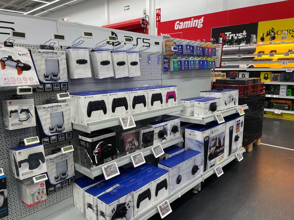 Ofertas en consolas Nintendo Switch 2, PS Portal y más en el primer Día sin IVA de 2026 en MediaMarkt 