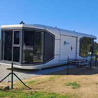 Un matrimonio gallego ha traído de China mini casas cápsula más baratas que una camper o una autocaravana. Algunas tienen hasta jacuzzi