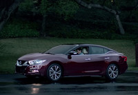 Nissan muestra el nuevo Maxima durante su anuncio de la Super Bowl