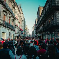 Creíamos que había más móviles que personas. Hasta que unos investigadores descubrieron que no hay 8.000 millones de humanos 