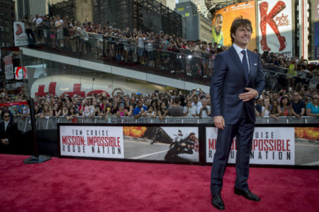 Impecable Tom Cruise en las premières de 'Misión Imposible: nación secreta' en Viena, Nueva York y Londres