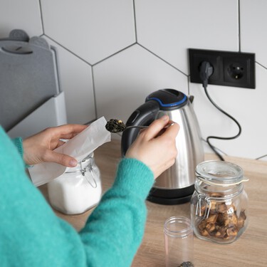 Adiós a las regletas: Aldi lanza la solución a la falta de enchufes