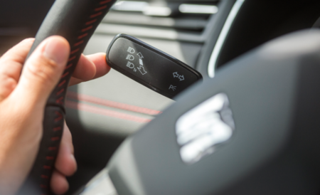 Cómo entrar, circular y salir correctamente de una rotonda, según la DGT