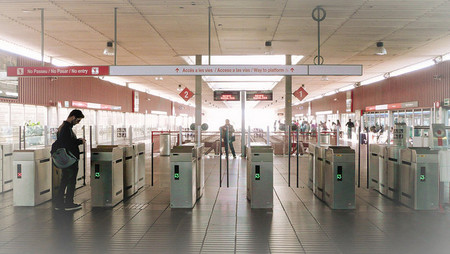 La estación de Sants en Barcelona también cobrará por usar sus aseos