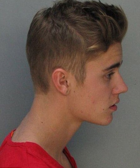 Y ya tenemos las fotos policiales de Justin Bieber, ¡sonríe!