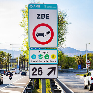 Más de nueve millones de coches con etiqueta B tendrán ahora el acceso limitado a las ZBE, empezando por Barcelona y Madrid 