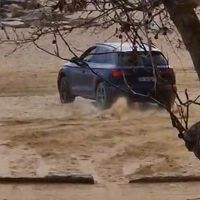 Un francés borracho se mete a derrapar su Audi Q5 en una playa de Girona. La policía le ha cazado por un vídeo viral