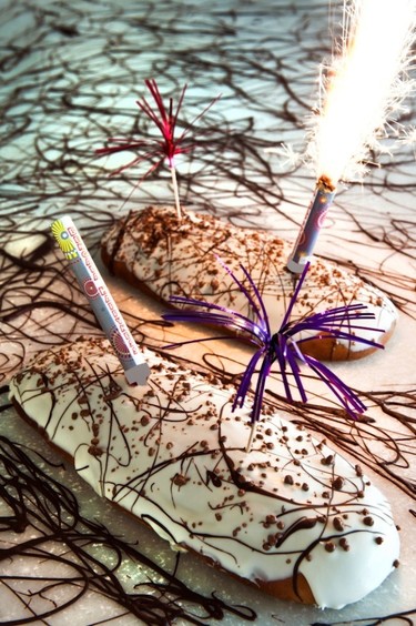 SantaGloria celebra el San Juan con una coca de lo más explosiva