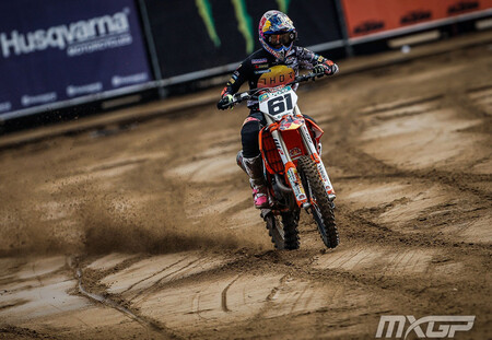 ¡Glorioso! Un Jorge Prado épico vuelve a ganar en MXGP y ya amenaza el liderato de Tim Gajser