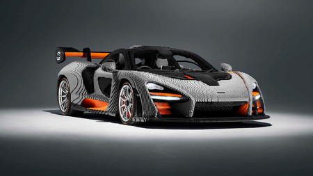El McLaren Senna ya tiene su réplica a tamaño real de LEGO: no podrás conducirlo, pero sí escuchar su motor V8