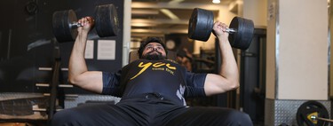 Los dos errores que están arruinando tus resultados con el press de pecho sin que te des cuenta