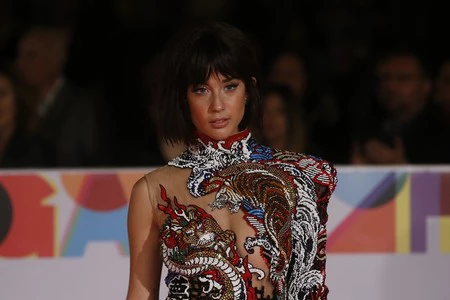 María Pedraza conquista la alfombra roja de Málaga (y todos los demás looks del octavo día del Festival)