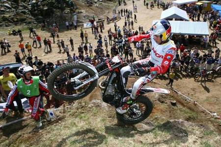 Adam Raga y Toni Bou se reparten las victorias en el arranque del Campeonato del Mundo de Trial