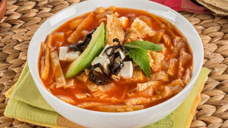 Cómo sazonar 1 litro de caldo para sopa de tortilla: el secreto está en asar este ingrediente