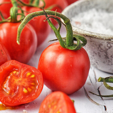Por qué la sal mejora siempre un tomate (y cuánto tiempo hay que esperar antes de aliñarlo) 