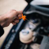 La importancia de comprobar el aceite antes de comprar un coche de segunda mano