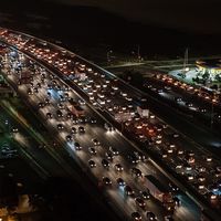No, el Gobierno no va a prohibir los coches diésel y gasolina en 2040, pero sí fomentará el coche eléctrico
