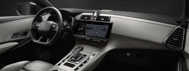 DS se ha cansado de las pantallas multimedia y quiere volver a los interiores de lujo analógico