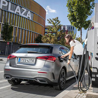 Los híbridos enchufables contaminan el triple de lo que prometían porque hay conductores que ni se molestan en cargarlos. Son datos oficiales de la Comisión Europea