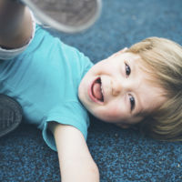 Primeros signos de Alzheimer avisan desde la infancia: hallan genes de la enfermedad en niños a partir de tres años