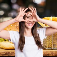 Subir sueldos incentiva la productividad de las empresas: la prueba es Pollo Campero en California