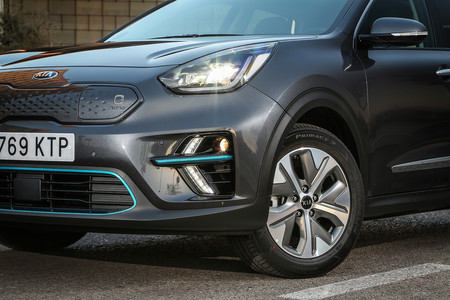 Kia e-Niro parrilla y luces