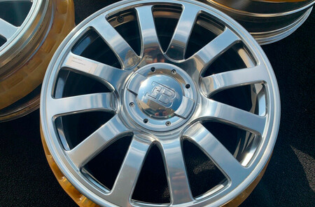 Llantas usadas de un Bugatti Veyron 16.4 a la venta en eBay