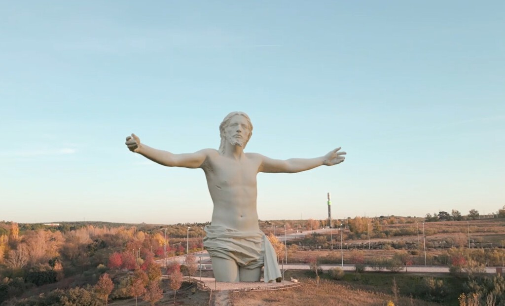 A la colosal estatua del Cristo de Río de Janeiro le ha salido un competidor en un lugar inesperado: Boadilla del Monte