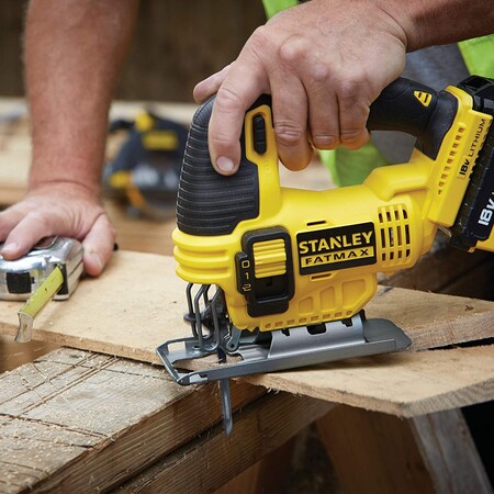 Ofertas de herramientas en Amazon: brocas y alicates Bosch, lijadoras y taladros Black & Decker o sierras Stanley rebajadas