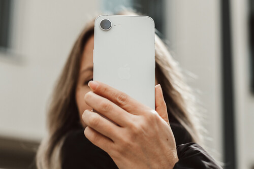 iPhone 16e