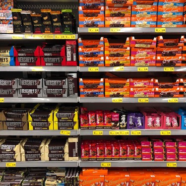 O fim do maior "engano" nos supermercados: a nova lei que vai transformar a qualidade do chocolate que você come 