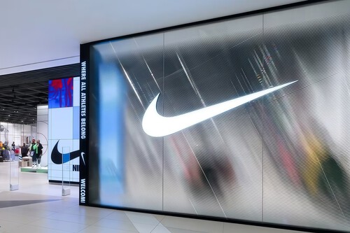Liquidación en el outlet de Nike con camisetas, zapatillas Air Force 1, chaquetas y más desde 17,49 euros