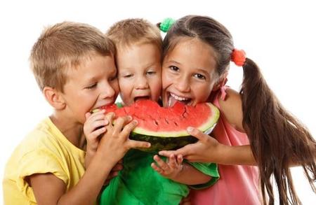 Este verano, ¿cuál ha sido la fruta estrella para los peques? La pregunta de la semana